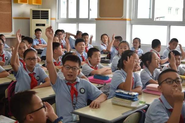 最新教室护眼照明品牌排行榜分享 学生护眼台灯怎么样选择你懂吗？教室防近视照明全解析